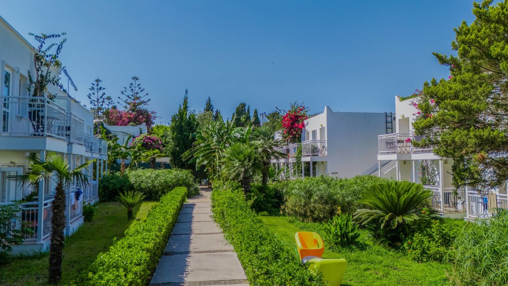 PETUNYA BEACH RESORT