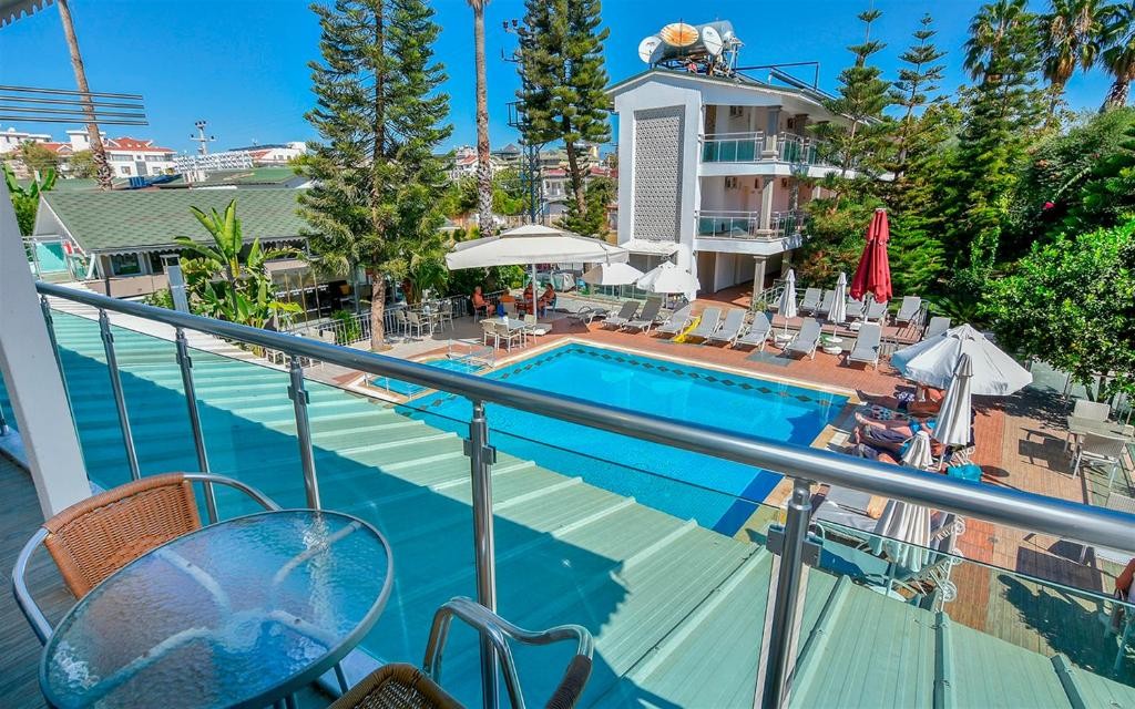 CLOVER MAGIC ALTINKUM PARK SIDE HOTEL