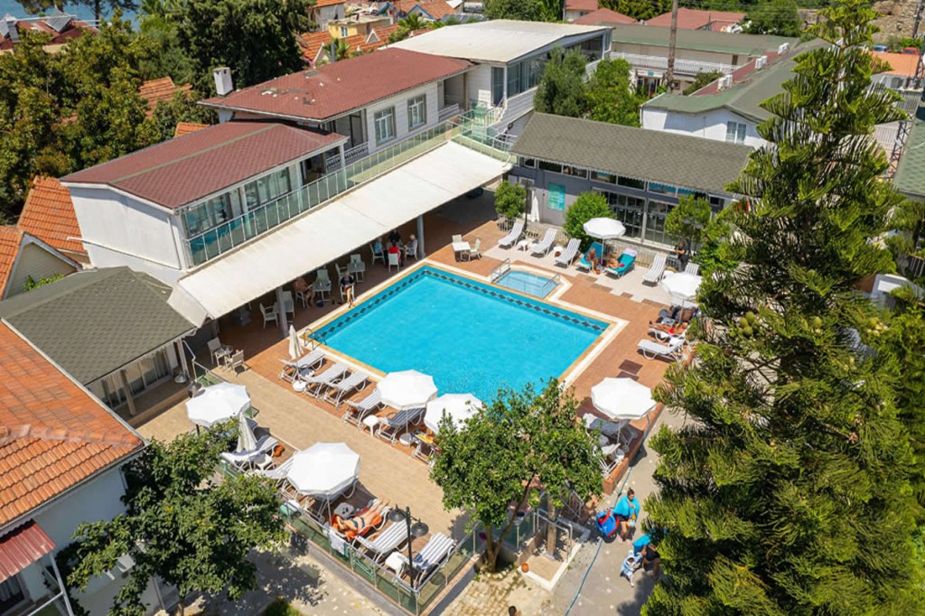 CLOVER MAGIC ALTINKUM PARK SIDE HOTEL