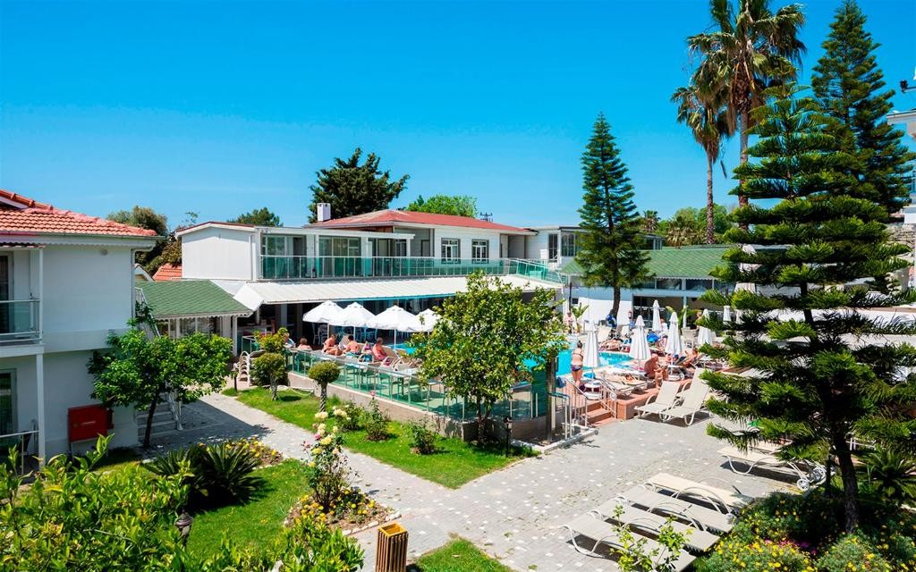 CLOVER MAGIC ALTINKUM PARK SIDE HOTEL