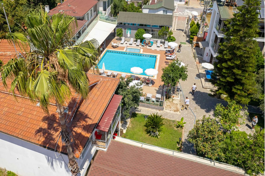 CLOVER MAGIC ALTINKUM PARK SIDE HOTEL