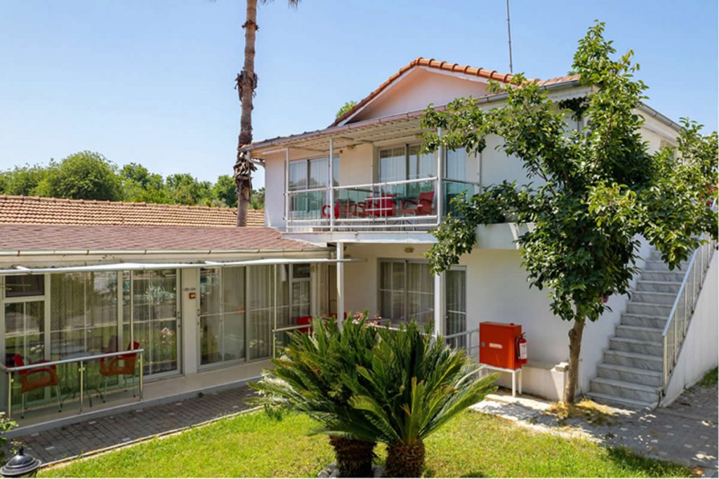 CLOVER MAGIC ALTINKUM PARK SIDE HOTEL