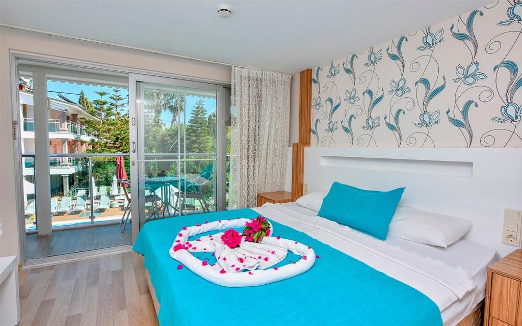 CLOVER MAGIC ALTINKUM PARK SIDE HOTEL