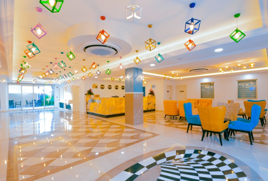CRYSTAL CLUB WORLD OF COLOURS RESORT & SPA