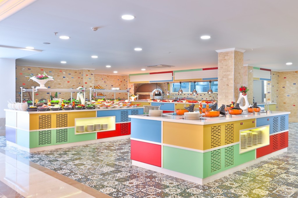 CRYSTAL CLUB WORLD OF COLOURS RESORT & SPA