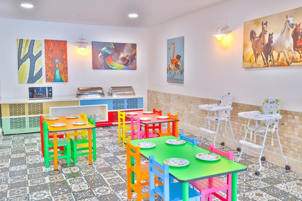 CRYSTAL CLUB WORLD OF COLOURS RESORT & SPA