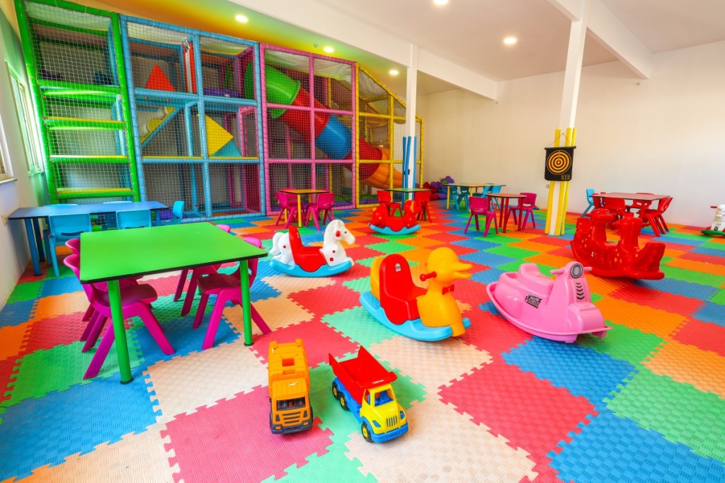CRYSTAL CLUB WORLD OF COLOURS RESORT & SPA