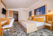 CRYSTAL CLUB WORLD OF COLOURS RESORT & SPA