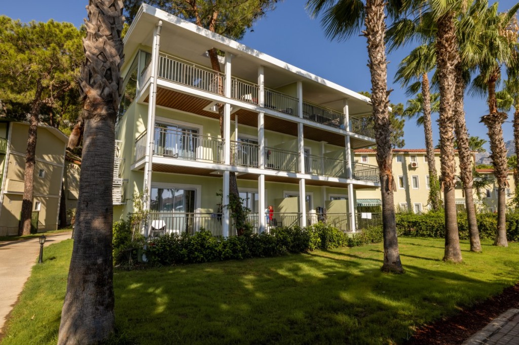 CRYSTAL FLORA BEACH RESORT