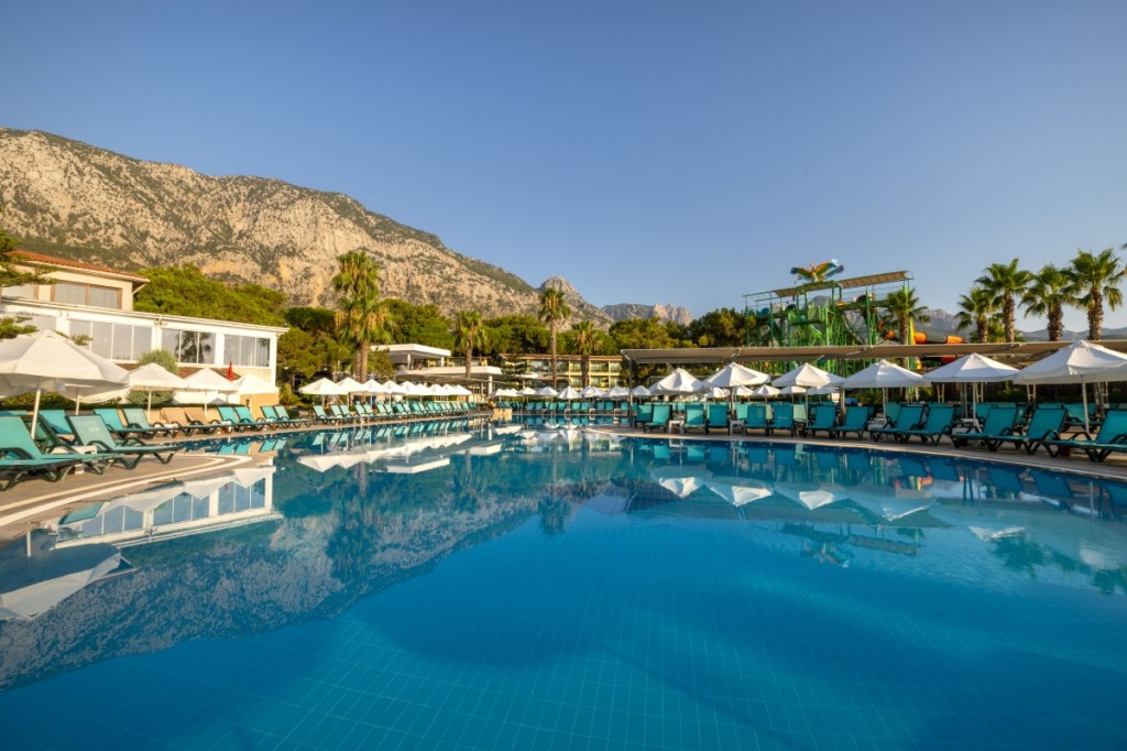 CRYSTAL FLORA BEACH RESORT