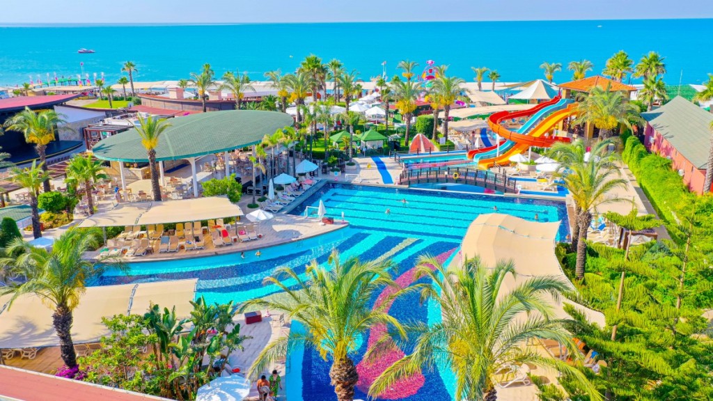 CRYSTAL FAMILY RESORT & SPA