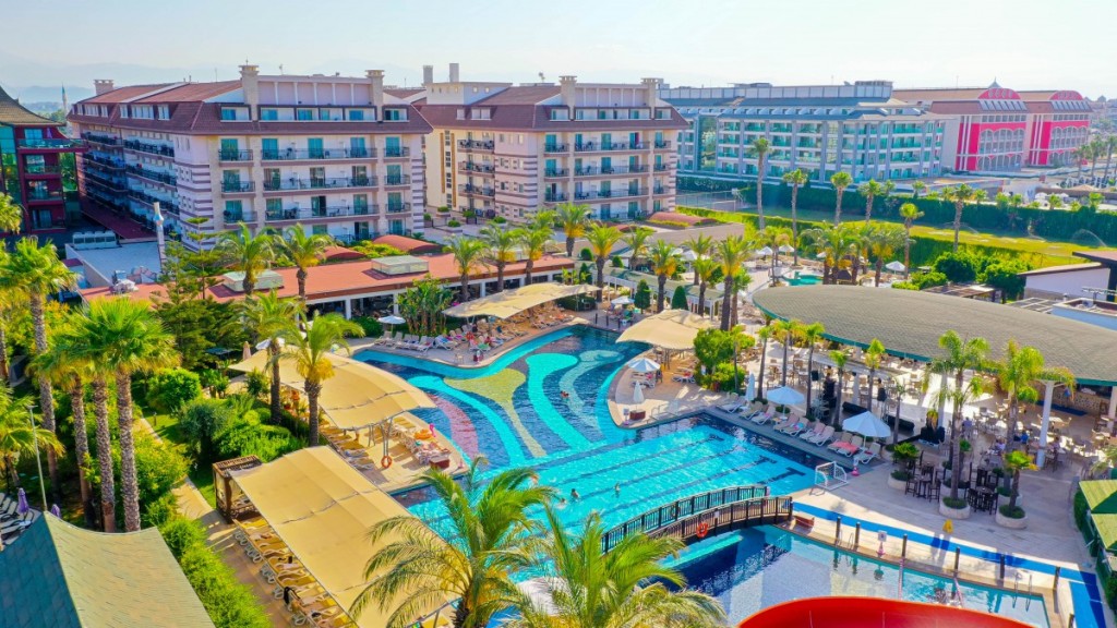 CRYSTAL FAMILY RESORT & SPA