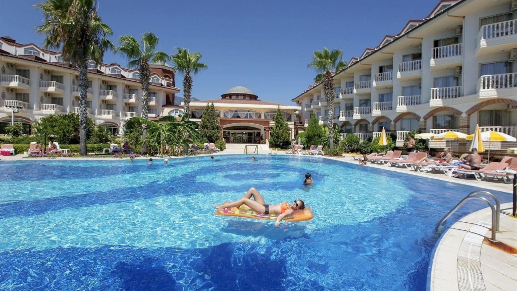 LARISSA SULTANS BEACH