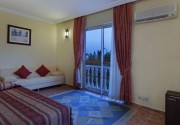 LARISSA SULTANS BEACH