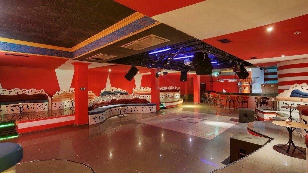 LARISSA SULTANS BEACH