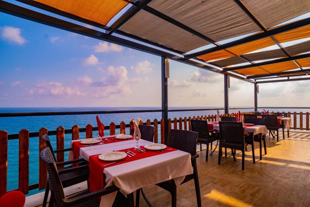 SENZA GARDEN HOLIDAY CLUB