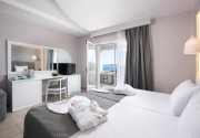 ALEXANDROS PALACE HOTEL & SUITES