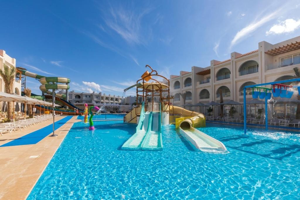 POSH CLUB SUNRISE MONTEMARE RESORT