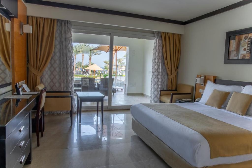 POSH CLUB SUNRISE MONTEMARE RESORT
