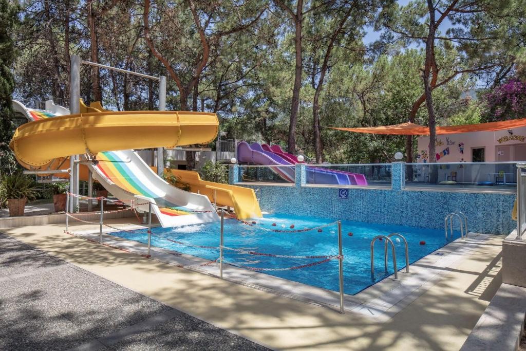DOUBLETREE BY HILTON ISIL CLUB RESORT
