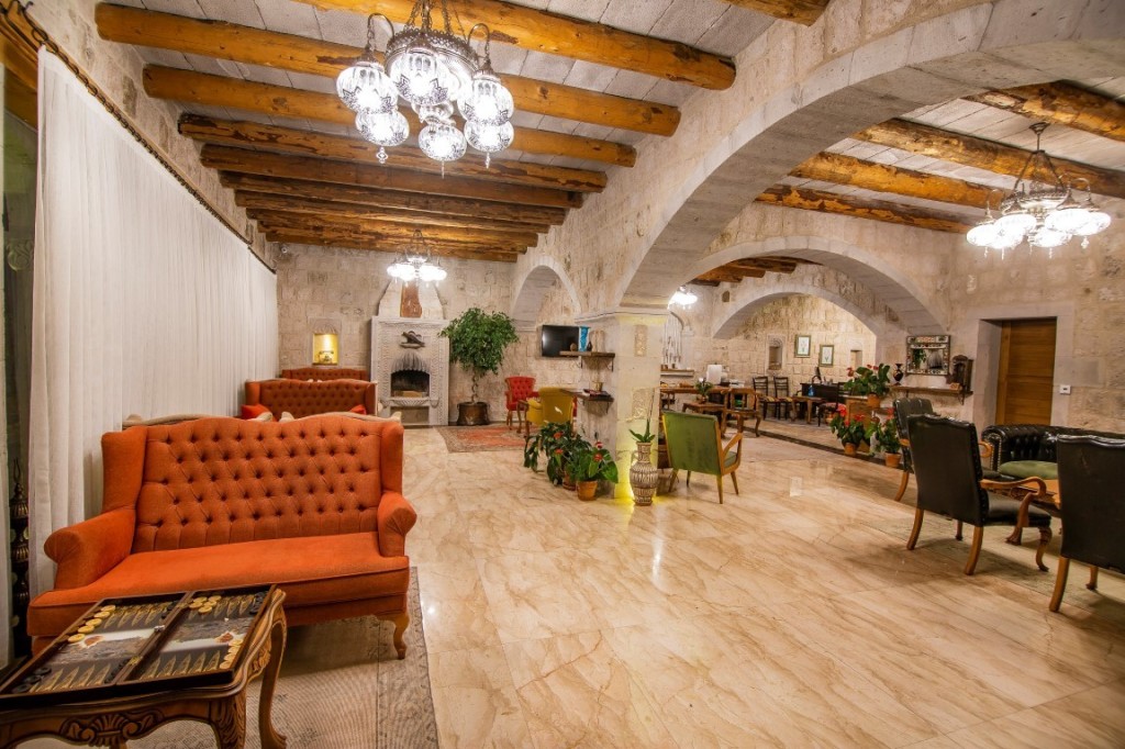 HERA CAVE SUITES