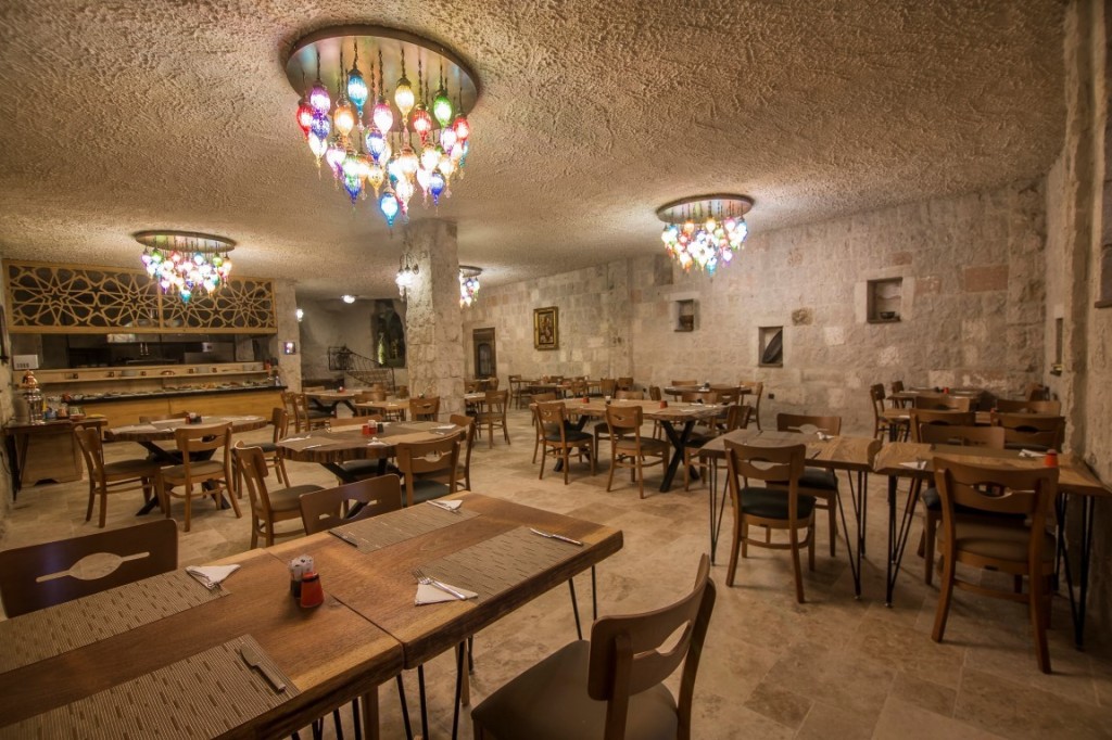 HERA CAVE SUITES