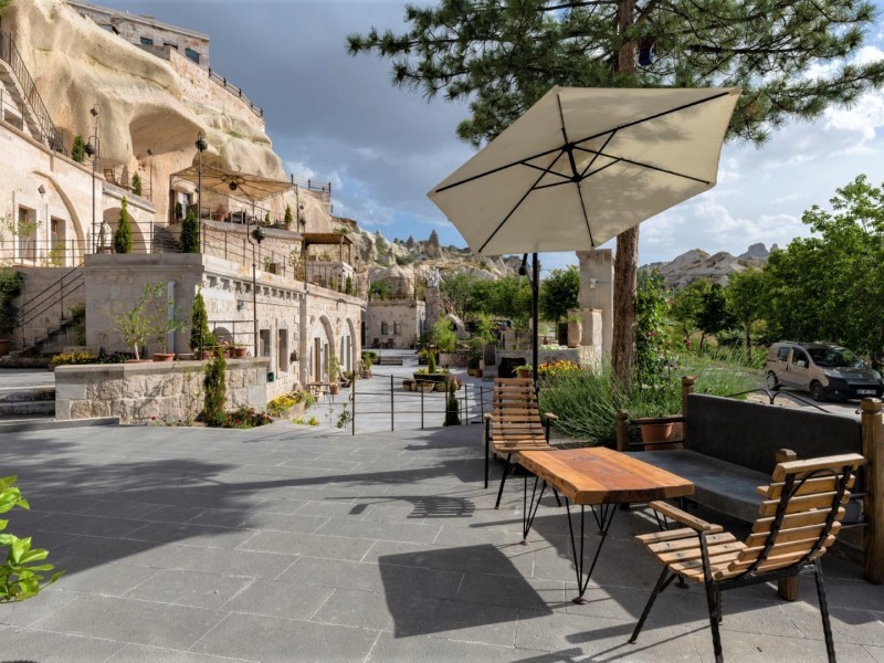 HERA CAVE SUITES