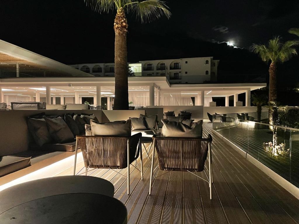 Akrathos Beach Hotel