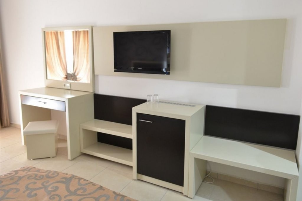 ASRIN BEACH HOTEL