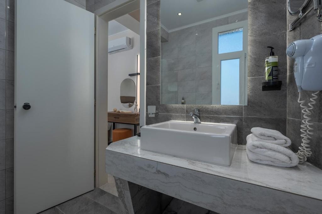 Alia Palace Luxury Resort Hotel & Villas (Adult Only 16+)