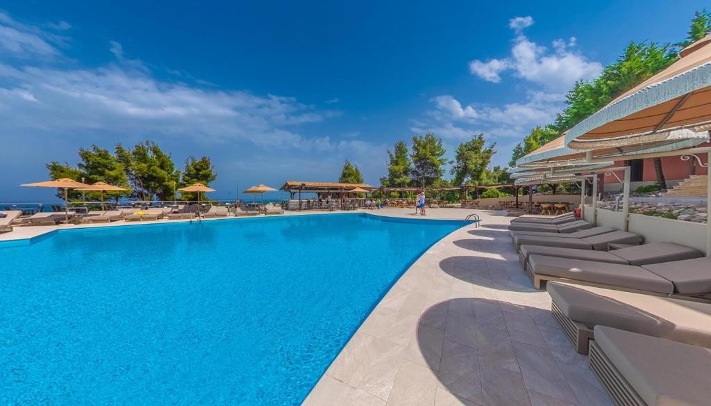 Alia Palace Luxury Resort Hotel & Villas (Adult Only 16+)