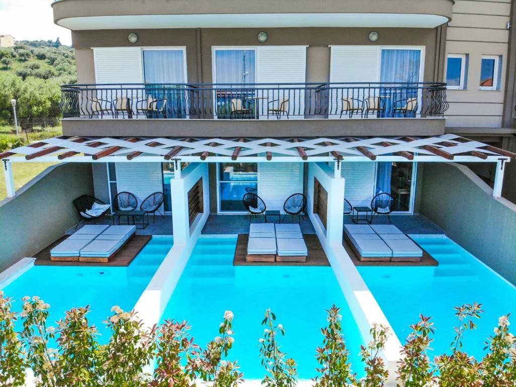 Royal Hotel & Suites