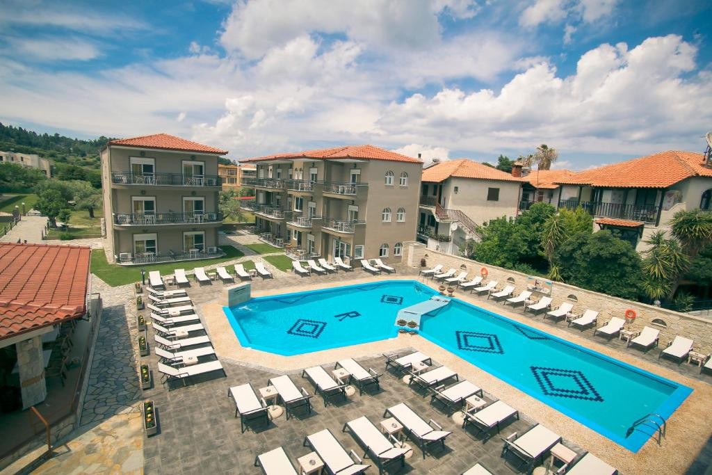 Royal Hotel & Suites
