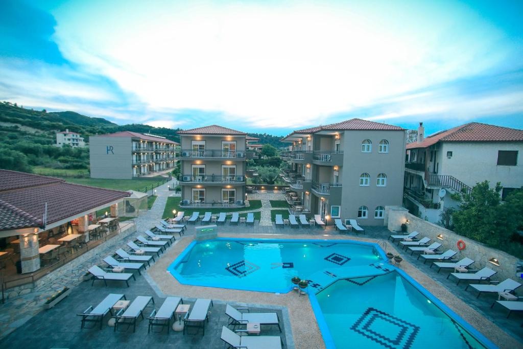 Royal Hotel & Suites