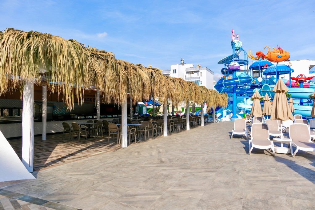BLUE WAVE SUIT HOTEL