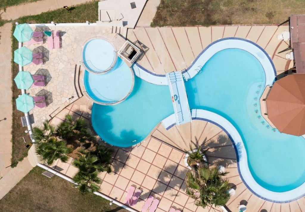 ASTREAS BEACH HOTEL APTS