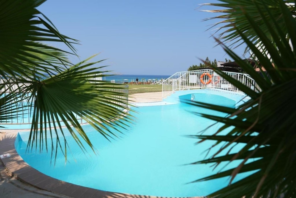 ASTREAS BEACH HOTEL APTS