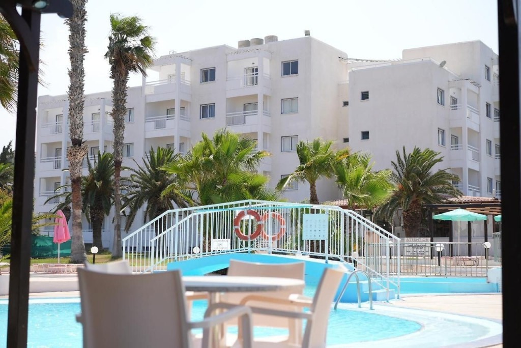 ASTREAS BEACH HOTEL APTS