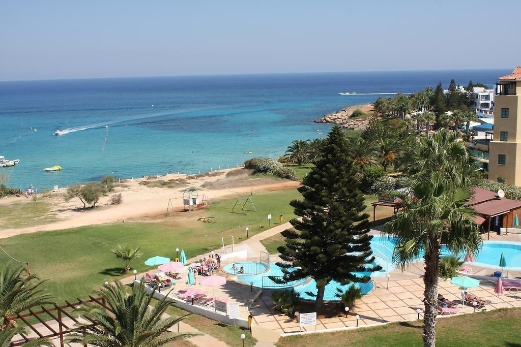 ASTREAS BEACH HOTEL APTS