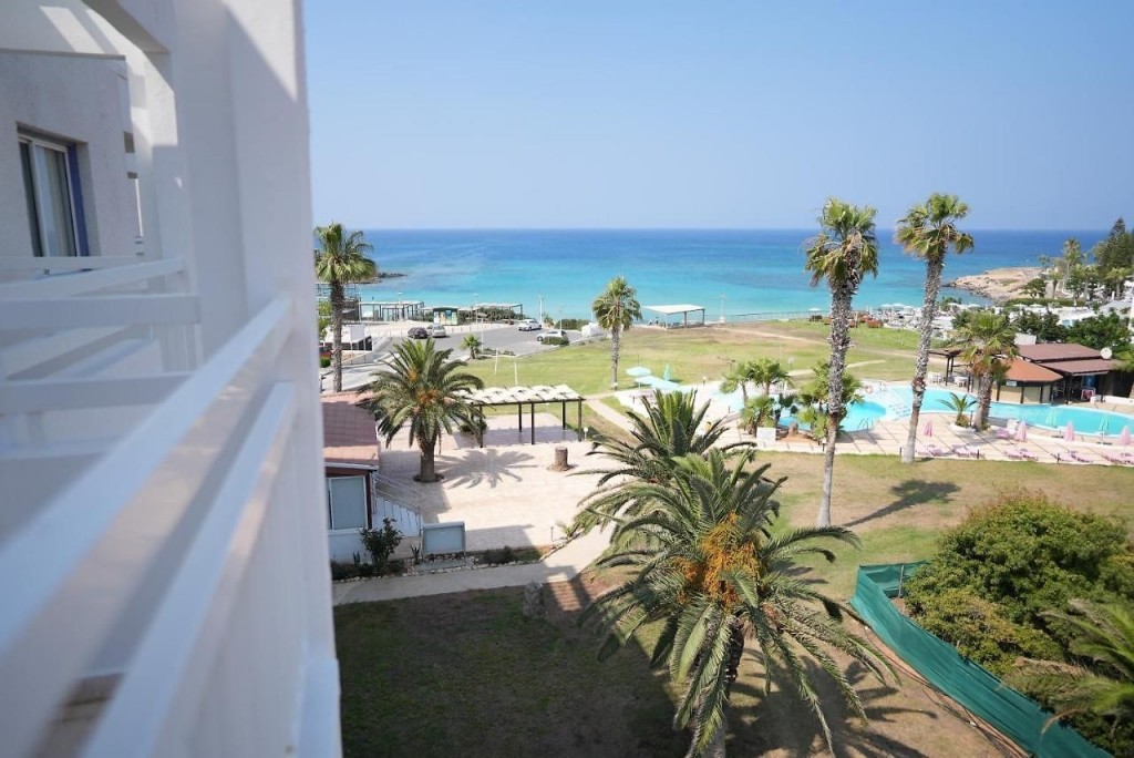 ASTREAS BEACH HOTEL APTS