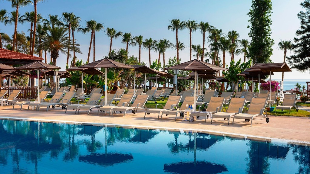 CAVO MARIS BEACH HOTEL