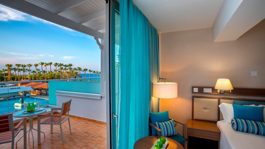 CAVO MARIS BEACH HOTEL