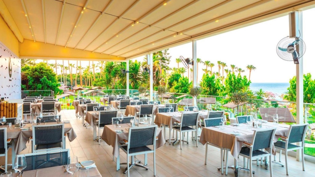 CAVO MARIS BEACH HOTEL
