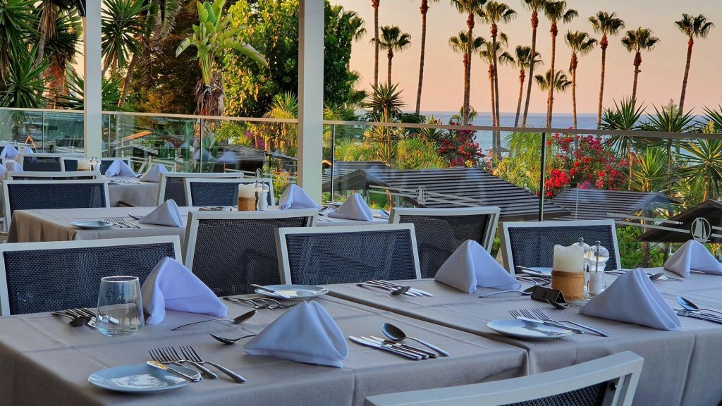 CAVO MARIS BEACH HOTEL