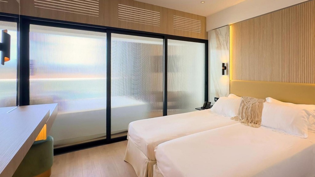 CAVO MARIS BEACH HOTEL