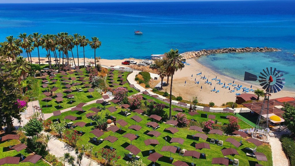 CAVO MARIS BEACH HOTEL
