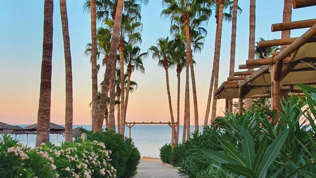 CAVO MARIS BEACH HOTEL