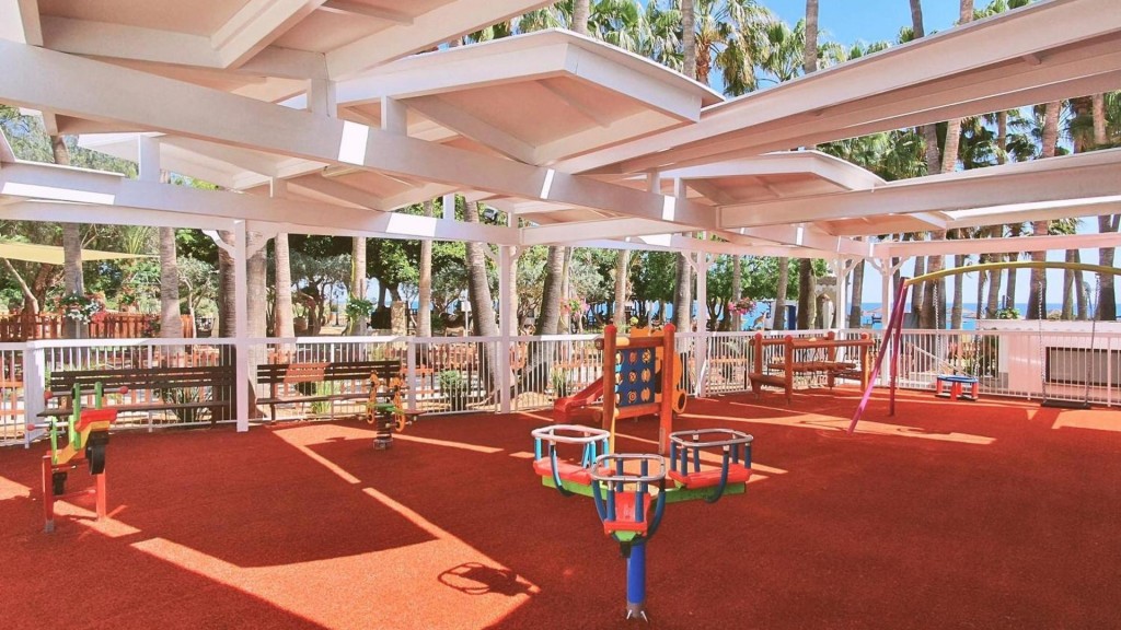 CAVO MARIS BEACH HOTEL