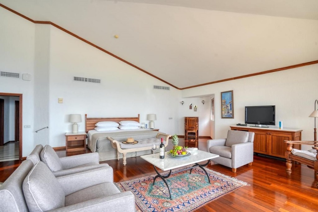 CORAL BEACH HOTEL