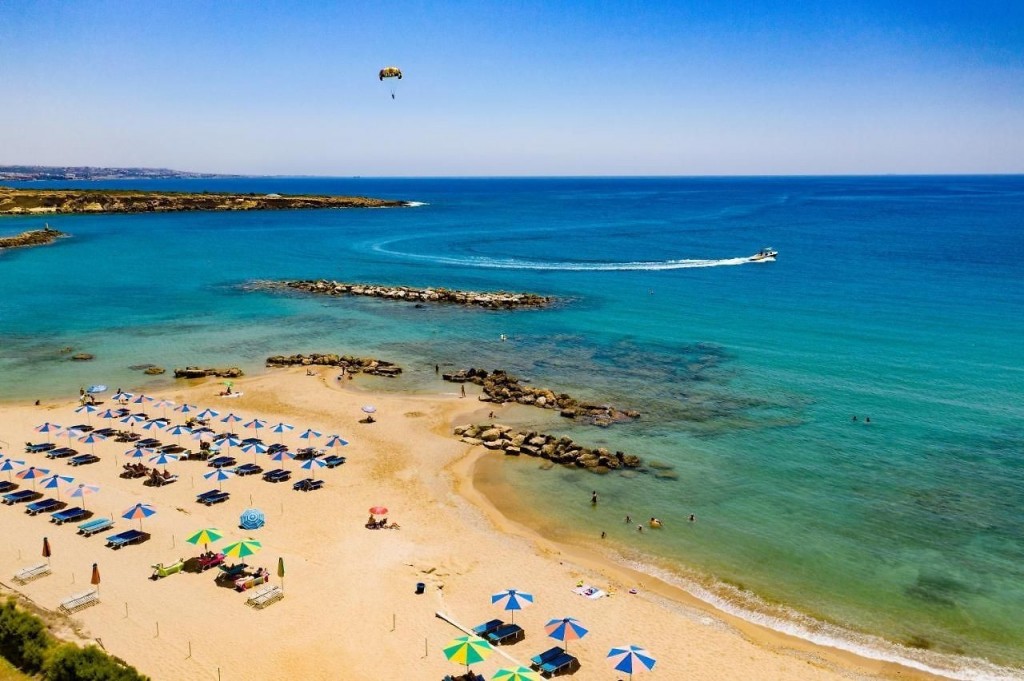 CORALLIA BEACH APTS